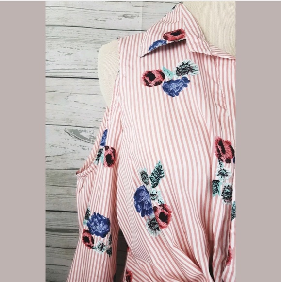 New Hint of Blush Tie Up Cold Shoulder Top Sz L - Picture 2 of 5